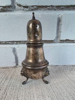 Antique 1930s Sterling Silver Poole Salt or Pepper Shaker – Lion Paw Feet – 57g